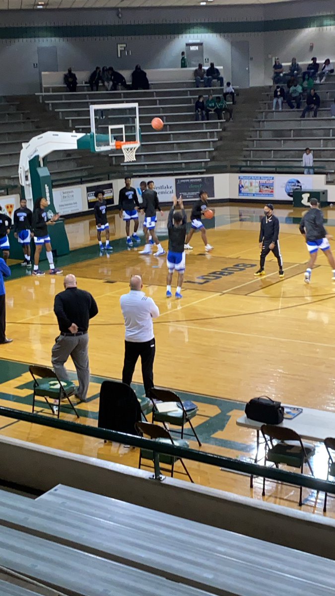 AGsportsfan16's tweet photo. Covering a Class 3A Bi-District game between No. 6 #Tatum and #Daingerfield. #etvarsity #txhshoops #stateplayoffs https://t.co/KA24yG9sID