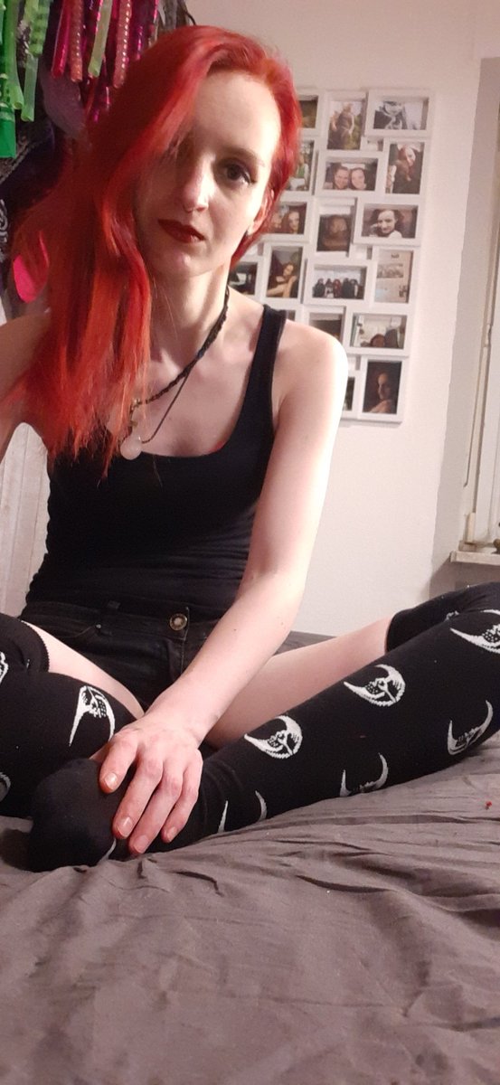 RedNovaX's tweet photo. Hey ihr #nachteulen :D
#socks #hotpants #Shorts #black #goth #gothic https://t.co/svs3Vwt5SQ