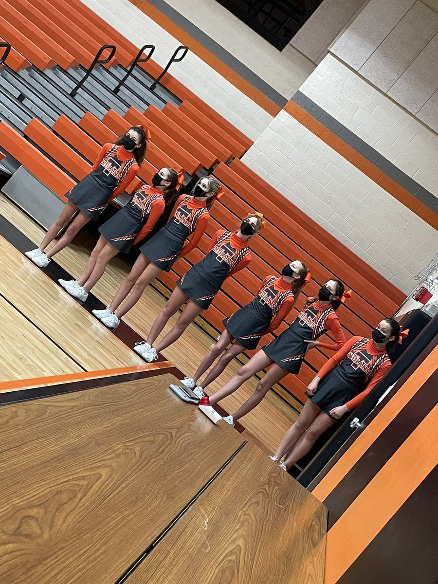 TecAthletics's tweet image. Getting ready to hit the mat! #TMSCheer