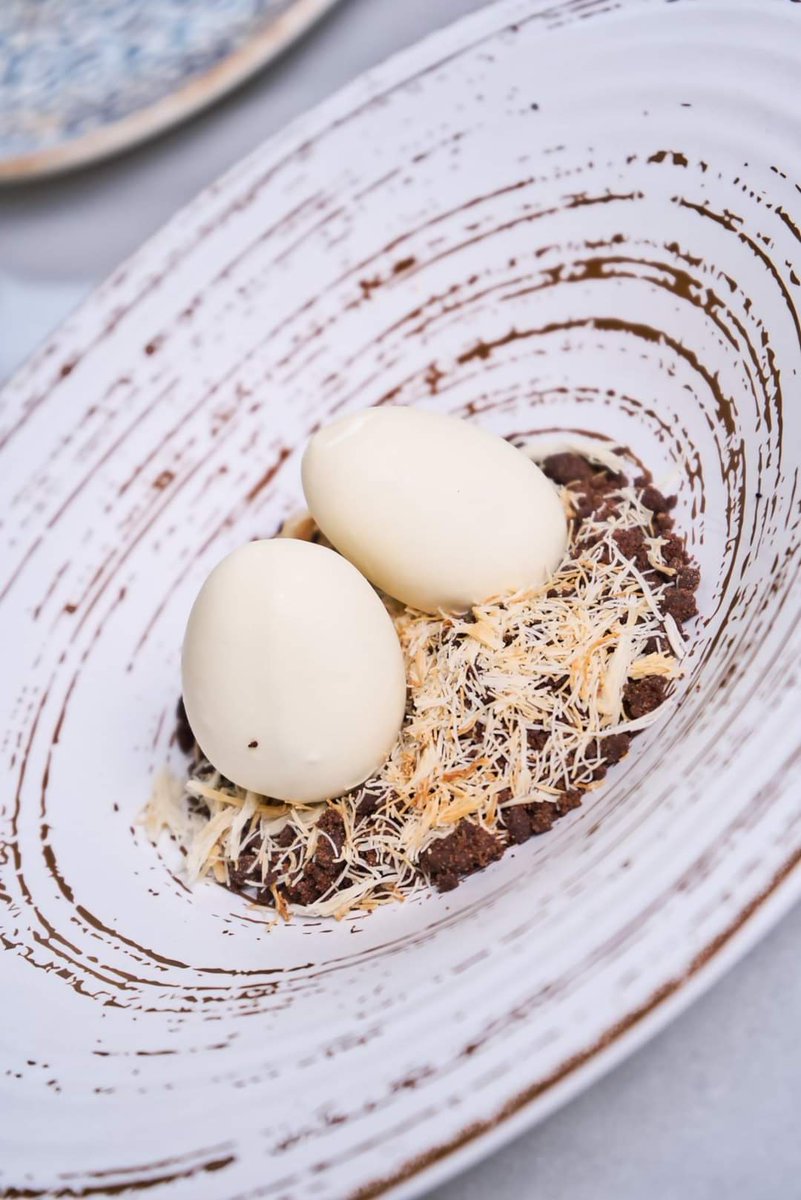 En <a href="/BodegaLaFuente/">Bodega La Fuente</a> te endulzamos la semana ¡Descubre nuestra sección de postres! 🍰 | 📸 Huevos de panacotta de vainilla con yema de mango sobre strussel de cacao desmigado.

📍 Luis Montoto, 136
𝗛𝗢𝗥𝗔𝗥𝗜𝗢 ⏰ 08:00 a 17:00
lafuentesevilla.com