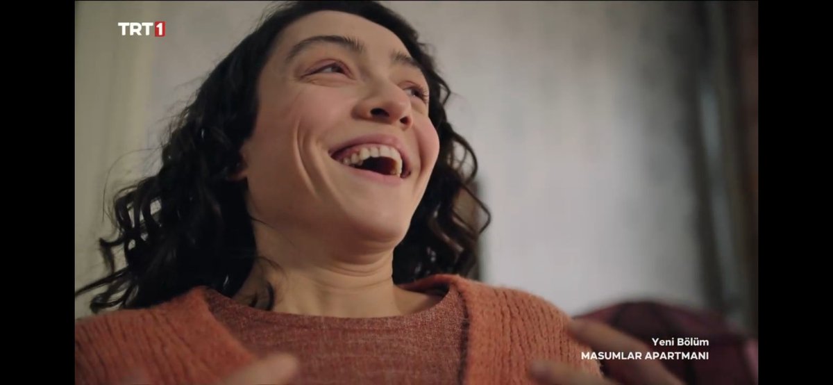 DiziciBagyan's tweet photo. Çiftimiz hayırlı olsun, Esat da abayı yakmış. Ne demiştiniz GülEs mi? :) 

#MasumlarApartmanı https://t.co/BWqSj8zNcC