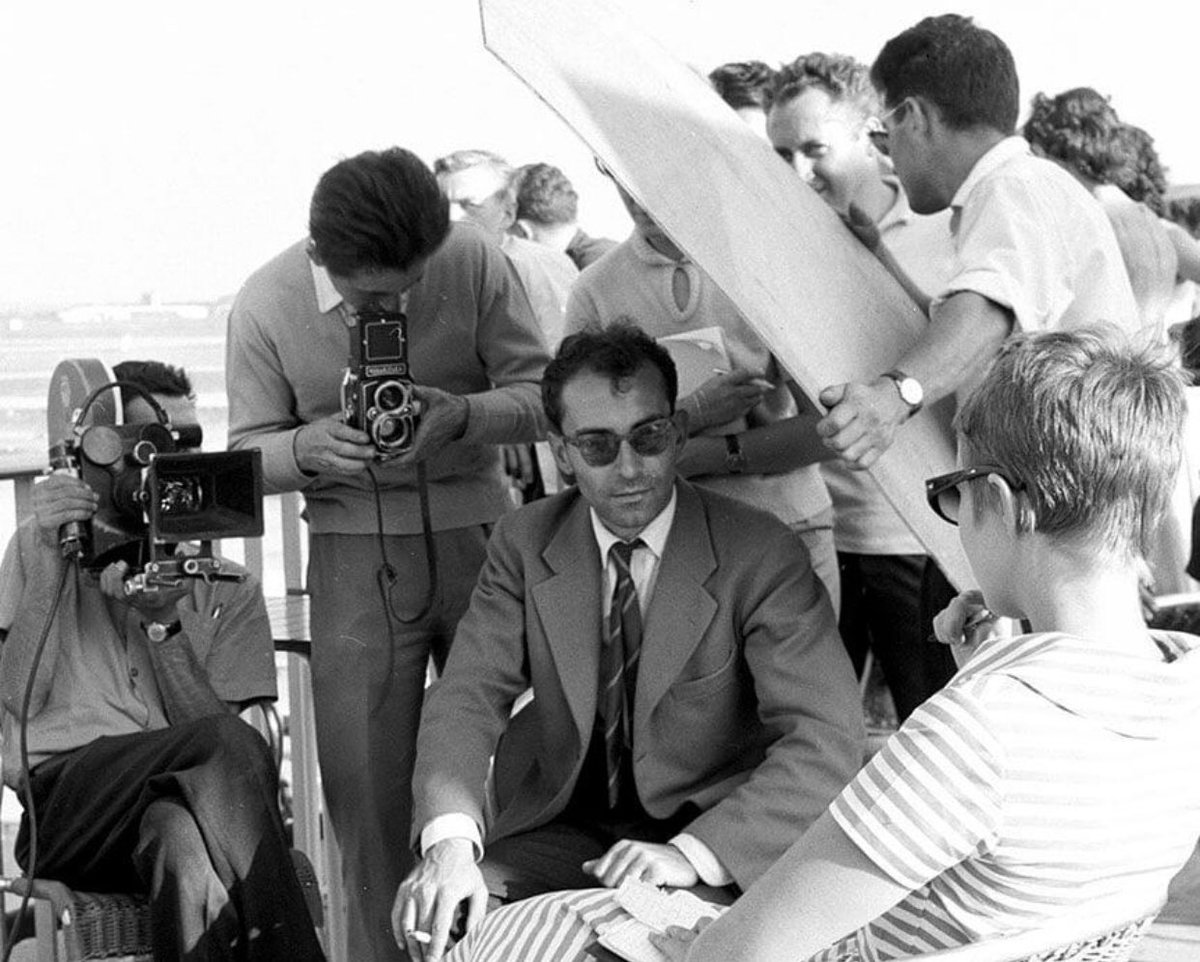 magapptljc's tweet photo. Nous apprenons la disparition de Raymond Cauchetier. 101 ans! Il fût le photographe de la Nouvelle Vague et le plus méconnu des photographes cultes. Nous lui avons consacré un long portrait dans LIKE N01. Il nous avait fait savoir qu’il avait aimé l’article. Merci l’artiste. https://t.co/vYxPnfHskM