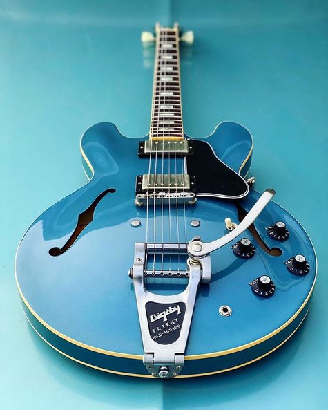 Bigsby (@bigsby) on Twitter photo Up close and personal. 😎 A #Bigsby7 atop a <a href="/gibson/">Gibson Starkweather</a> Memphis ES-335 for #TailpieceTuesday.
-
@vintagedan_guitars
Happy #gibsunday 🤘Here’s another fun shot of my 2018 Gibson Memphis ES-335 VOS Anchor Stud Edition w/ Bigsby in Pelham Blue on the hood of an old Cadillac. Up close and personal. 😎 A #Bigsby7 atop a <a href="/gibson/">Gibson Starkweather</a> Memphis ES-335 for #TailpieceTuesday.
-
@vintagedan_guitars
Happy #gibsunday 🤘Here’s another fun shot of my 2018 Gibson Memphis ES-335 VOS Anchor Stud Edition w/ Bigsby in Pelham Blue on the hood of an old Cadillac.