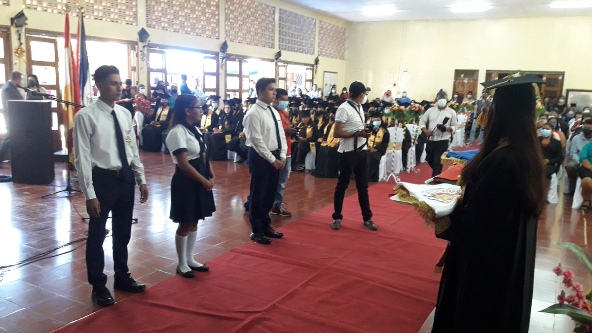 Anden1979's tweet photo. Cabe destacar que cada uno de los docentes egresados se integrarán a las aulas de clases en Educación Primaria, para transmitir buenas nuevas, desarrollar conocimientos y valores morales en las nuevas generaciones.

 Más información👉👉  https://t.co/YlXMhsCbuH https://t.co/GFz5Voa6LH