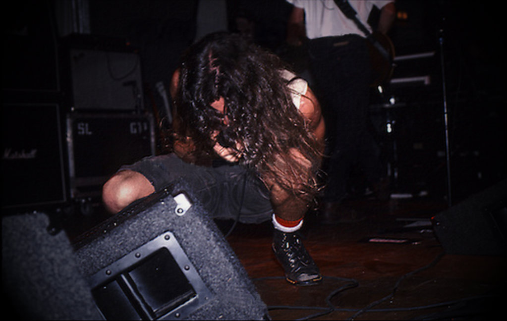 vedderarchive's tweet photo. Eddie with Pearl Jam, U.S. tour, 1991. https://t.co/aIOliIJhgz
