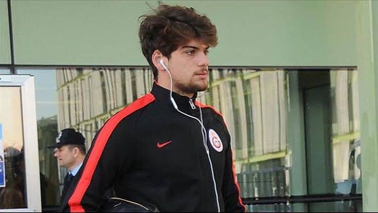 scoutcheff's tweet photo. Büyük umutlar beslediğimiz bazı altyapı oyuncuları şimdi nerede oynuyor? #OldGs
Volkan Pala - Sarıyer (2. lig)
Malik Karaahmet - Düzcespor (3.Lig )
Ahmet Sivri - Ankara Demir (2.lig)
Kerem Çalışkan - Bayrampaşa (3.Lig) https://t.co/s8XNcz0WDE