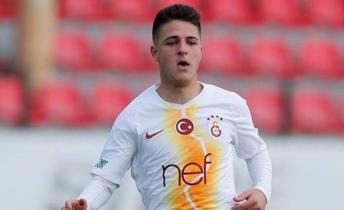 scoutcheff's tweet photo. Büyük umutlar beslediğimiz bazı altyapı oyuncuları şimdi nerede oynuyor? #OldGs
Volkan Pala - Sarıyer (2. lig)
Malik Karaahmet - Düzcespor (3.Lig )
Ahmet Sivri - Ankara Demir (2.lig)
Kerem Çalışkan - Bayrampaşa (3.Lig) https://t.co/s8XNcz0WDE