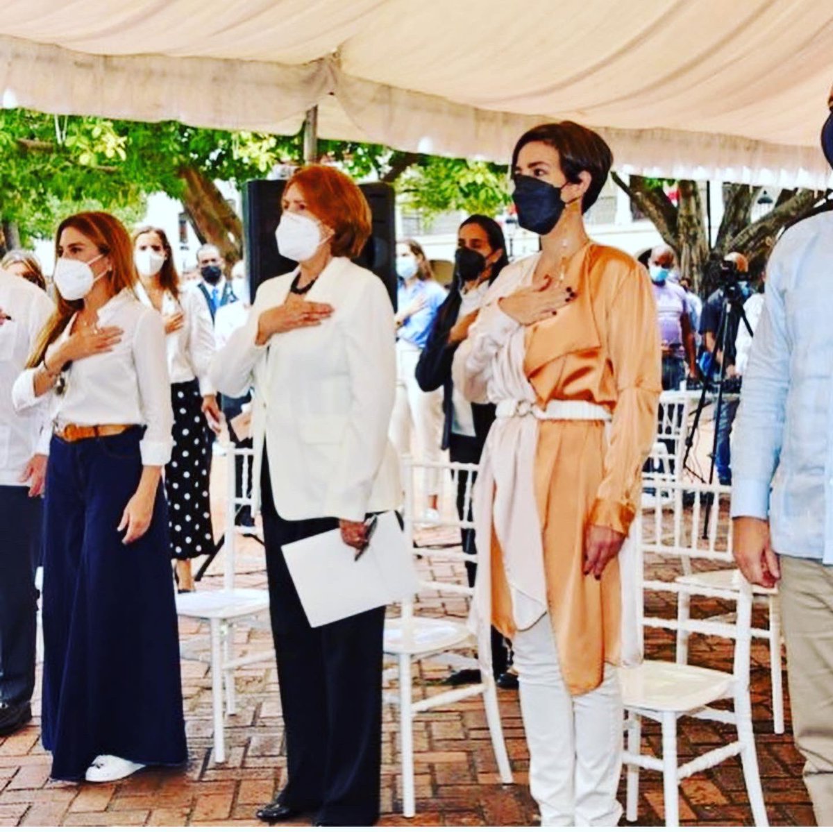<a href="/gosantodomingo/">Santo Domingo</a> En una iniciativa que conjuga la buena voluntad, la colaboración, la innovación, la sostenibilidad y la protección animal, nuestra Ciudad Colonial estrena un servicio turístico que mantiene la tradición de los coches, ahora impulsados por energía limpia.