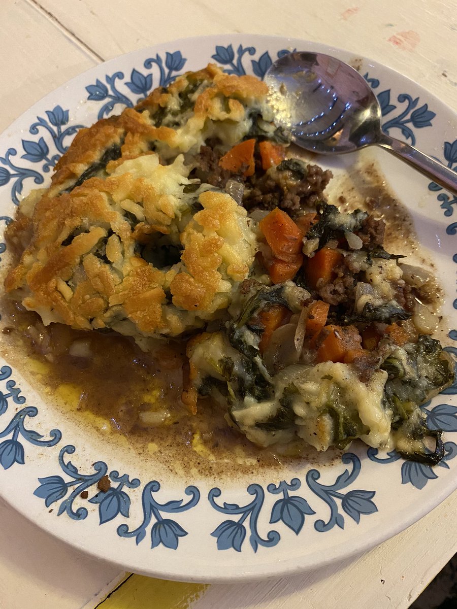 lilcoitykitchen's tweet photo. I created cottage pie... I may have gone overboard on the cheese π€€#kitchenwitchen https://t.co/7warhyVMif