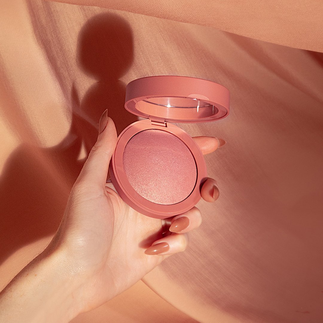 EM Cosmetics tweet media