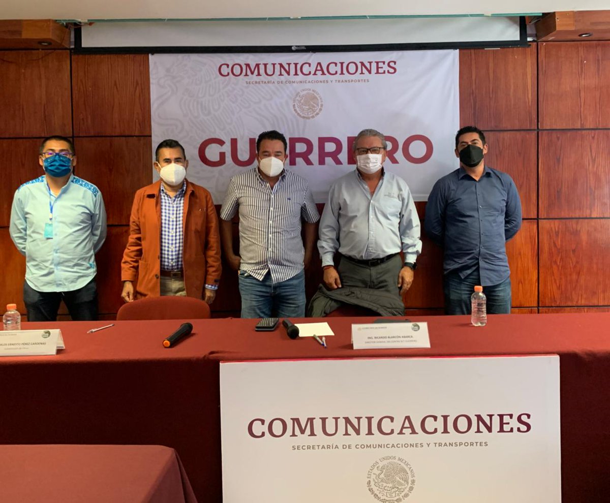 Reunión con el director en Guerrero de la Secretaría de Comunicaciones y Transportes (SCT) Ricardo Alarcón Abarca, para darle seguimiento al proyecto Acapulco-San Marcos, como lo ha instruido el Gobernador Héctor Astudillo Flores.