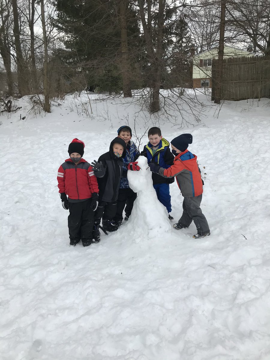KellyAnnMoran's tweet photo. Sunshine, snow, and smiles - a perfect lineup for an awesome recess! #MapleK #learnandplay #WeAreChardon @ChardonSchools
βοΈπβοΈβοΈ https://t.co/zpqUx4nMfF
