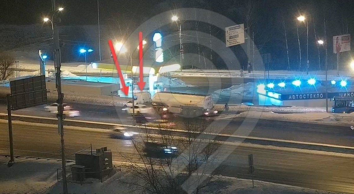 Что было вчера вечером в москве. Вчера авария на МКАДЕ В Москве вечером. На МКАД перевернулась машина. Вчерашнее ДТП на МКАДЕ вечером.