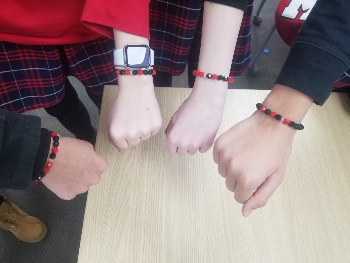 MsObsniuk's tweet image. initial bracelets 🔴⚫ #binarycoding #engineeringscience