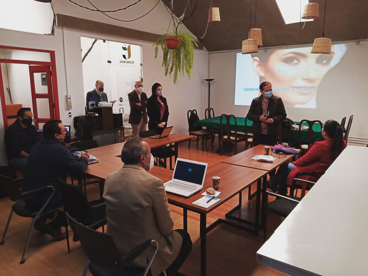 TermCoyoacan's tweet photo. #espacioscompartidos #capacitacion
Hoy atendimos, en alianza con #VicmacAudio, un programa de entrenamiento para aplicar tratamiento dermatólogo estético, combinando atención presencial y #streaming para #Dermavan💻📹🎛️
Llama al 554036 2844 y haznos saber cómo podemos ayudarte. https://t.co/Mumz3yCnmE