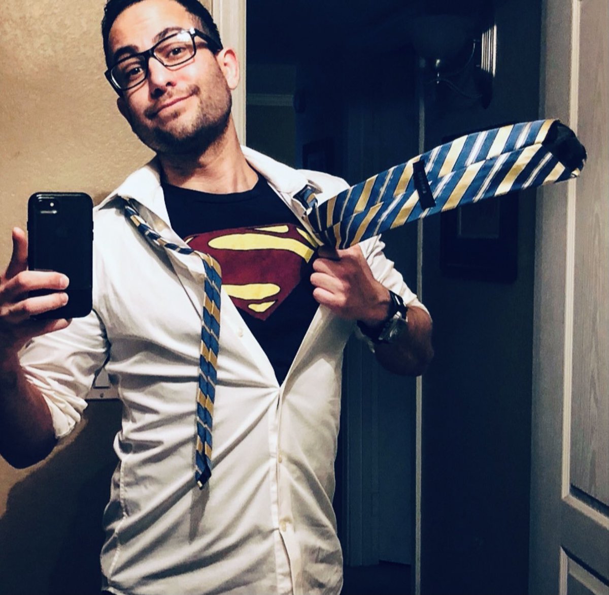 davegute's tweet photo. ready for the premiere.
#clarking #SupermanAndLois @cwsupermanlois https://t.co/JUsl2EB9hi