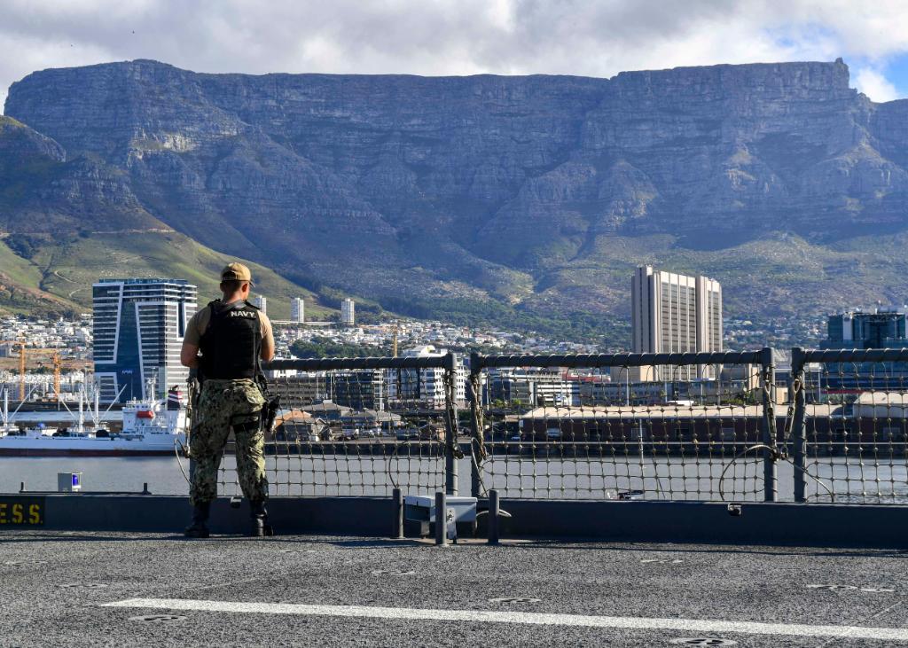 Building on U.S. maritime partnerships with African nations and improving maritime safety and security in the region, #USSHershelWoodyWilliams visits Cape Town to Strengthen Bilateral Ties. #NavyPartnerships

STORY ➡️ go.usa.gov/xsWz9
