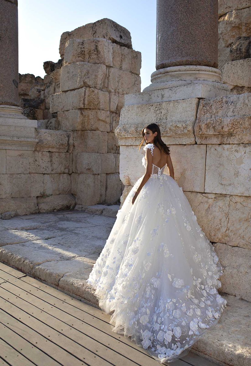 pninatornai's tweet photo. A true fairytale dress from the #RealCollection...

Gown: #RealCollection #Style4793 
Photo: Alexander Lipkin
Makeup: Ortal Elimeleh
Hair: Benjamin Ruimi https://t.co/TFkgZso52Y