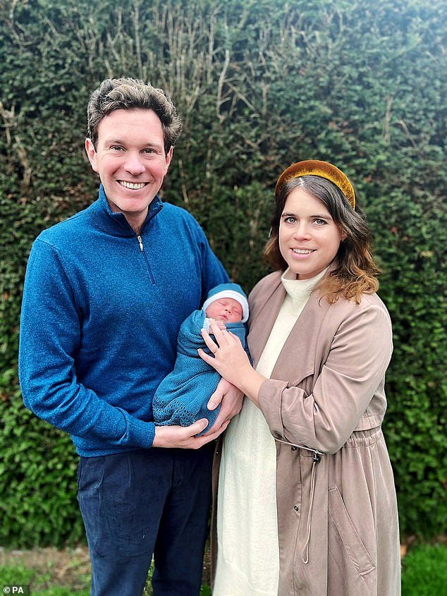 Exhibit 42:  #BabyPhotoGateDaily Mail decides a photo taken on an iPad, converted to B&W is OTT, & seeks to make adverse comparison to Princess Eugenie. Whoever has not used a filter, or edited a digital picture, may they cast the first stone. You all know you've done it.