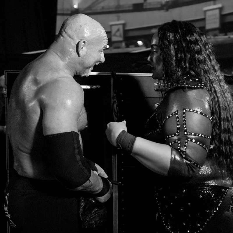 TraffalgarWay's tweet image. La photo de Nia Jax et Goldberg dont parle Sturry. #3CFM