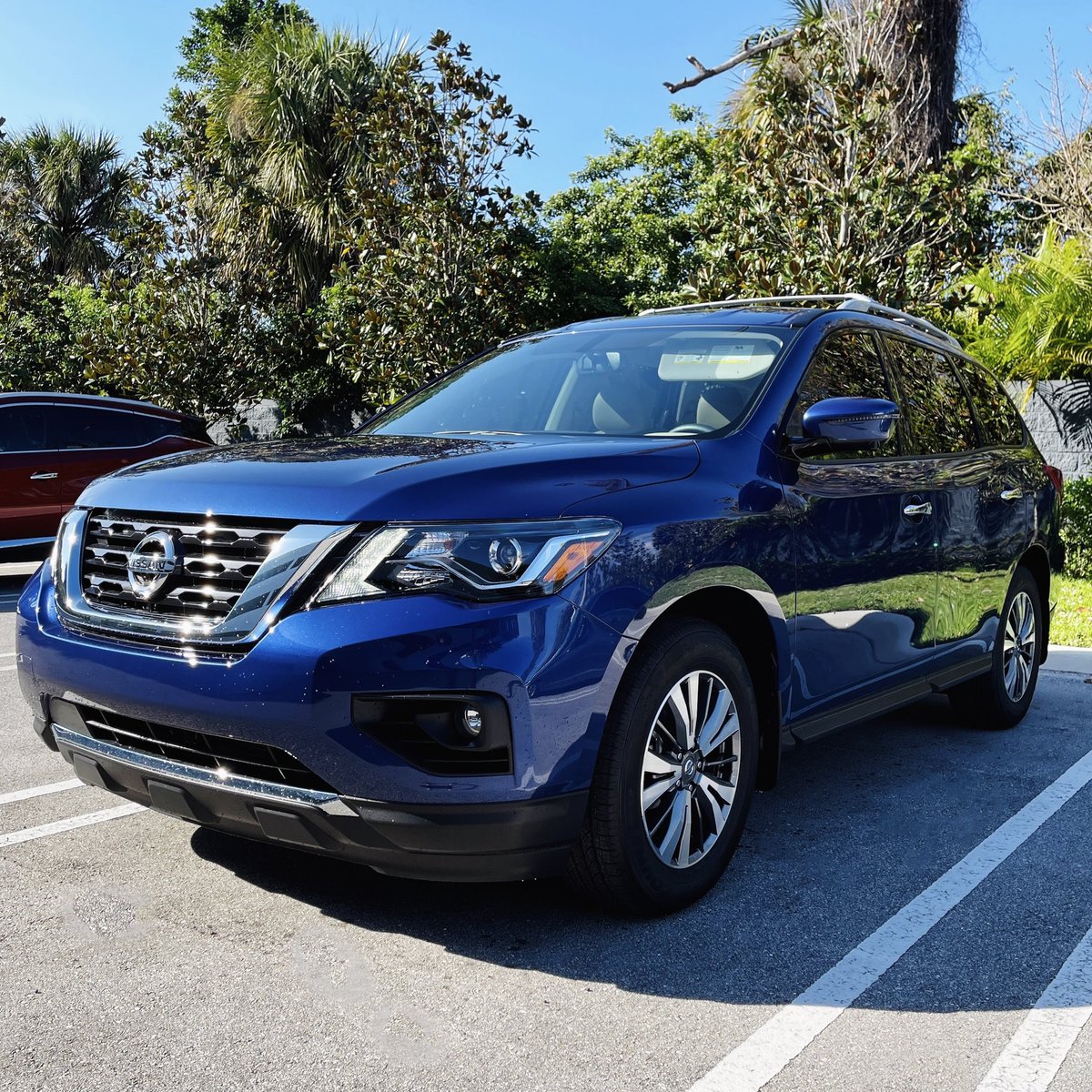 GreenacreNissan's tweet photo. Bring confidence and comfort on the road with the 2020 Nissan Pathfinder! 🙌 #GreenacresNissan #NissanPathfinder #FreeTestDrive #WeMakeItEasy https://t.co/DFiCSoeN0C
