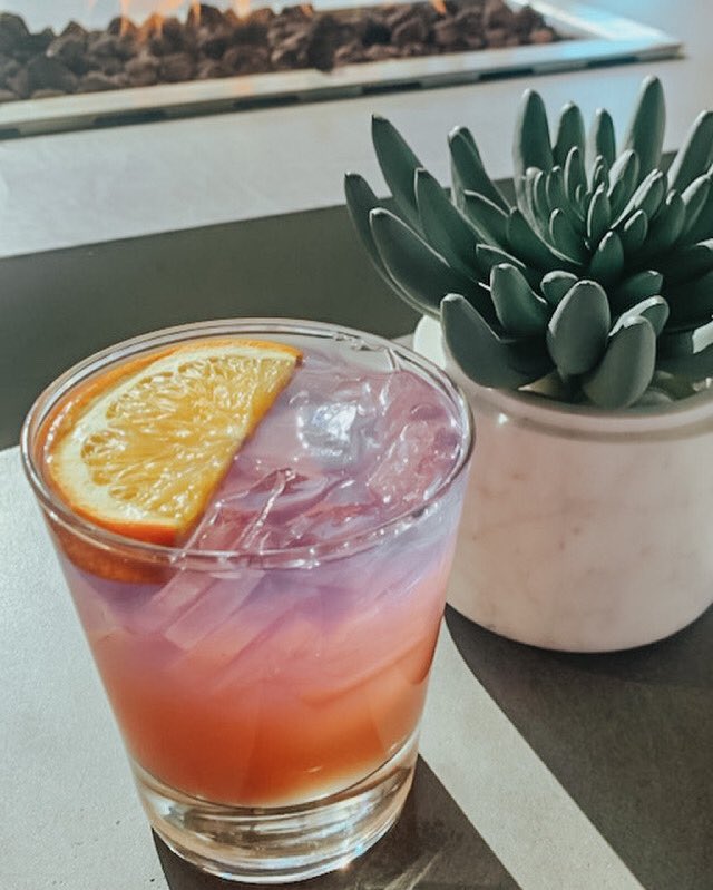 TheCraftsmanAZ's tweet photo. Taste the Midnight Sun! This weeks drink of the week is made with orange juice, cranberry juice, sparkling water, and Empress Gin. A fruity yet not too sweet treat!

#drinkoftheweek #happyhour #yummydrinks #distilledspirits #orangejuice #cranberryjuice #sparklingwater #Gin https://t.co/Jml1fuGgqB