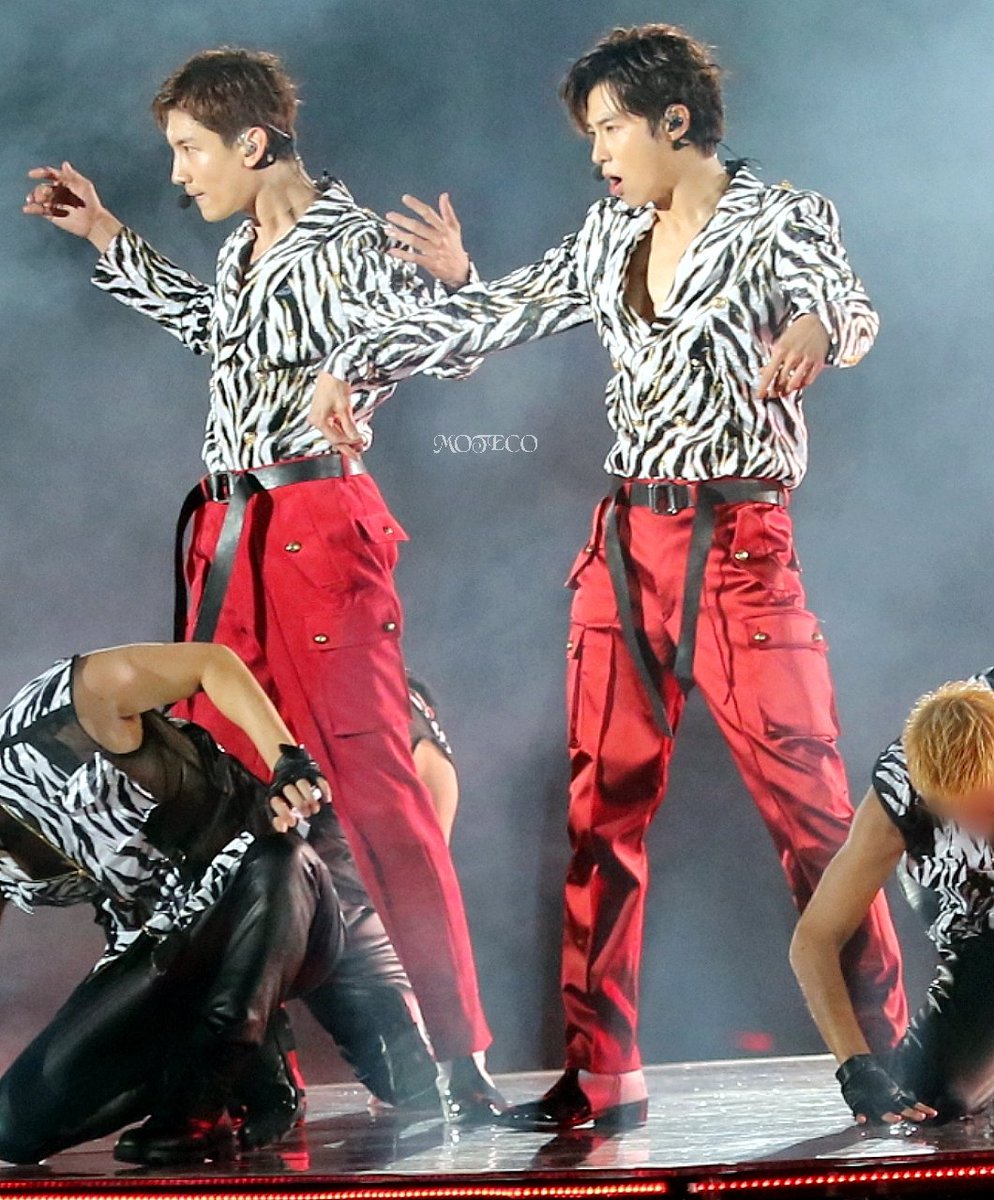 bigeastchego's tweet image. ﾟ･:*【祝】*:･ﾟ
TOHOSHINKI 
        LIVE 
       TOUR
     2019 XV
リリース🎉😍💐

いつも全身全霊‼️
迫力満点のダンスナンバーあり、しっとり心に響くバラードあり、楽しいトークあり🤗
15周年を迎えた東方神起の記念すべきLIVE💿
大切な宝物が1つ増えました✨

#東方神起LIVETOUR2019_XV