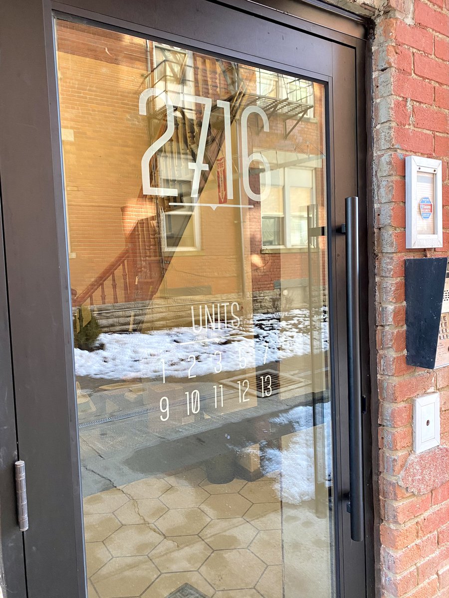 urbansites's tweet photo. Who knew that adding numbers could make a door look so beautiful! ⁣
⁣
2712 &amp; 2716 Woodburn have gotten a little facelift recently! New paint, unit numbers and address numbers and we are so happy with the results. ⁣

Available units here can be found at https://t.co/DSuXMJYXaa https://t.co/ME25dTnipG
