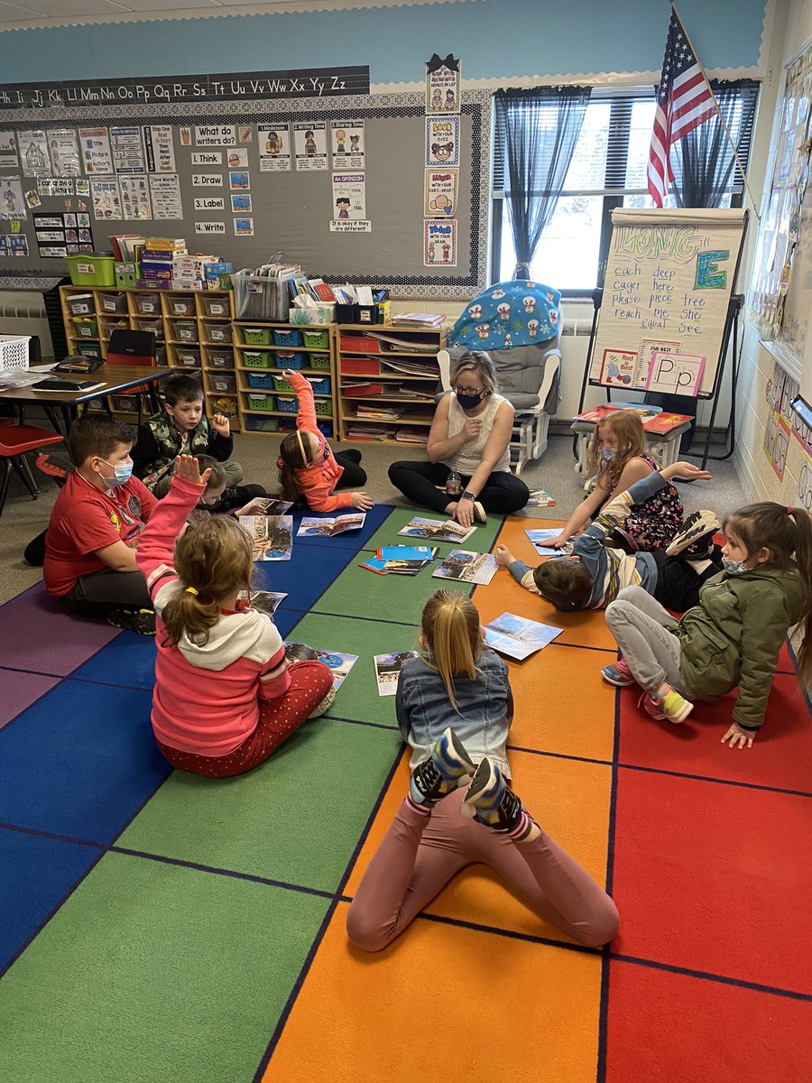 SyringDragons's tweet photo. Students and teachers engaged in the work of becoming better readers @swartz_creek https://t.co/66w4vbOF9B