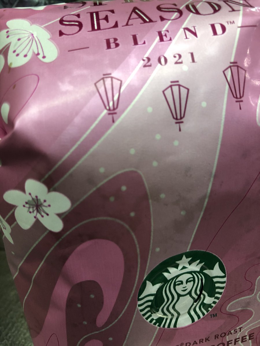 middsphd's tweet photo. おはようございます。
お店には桜色🌸の商品がたくさん並ぶ様になりました。まだまだ制限された生活ですが、可能な範囲で楽しみましょう！今朝の空はなんだか印象的でした。穏やかな1週間になりますように！#いまそら #StaySafe #WashYourHands #WearAMask #AvoidIndoorCrowds #FreshAir #SakuraBrend https://t.co/raqVPCVzkz