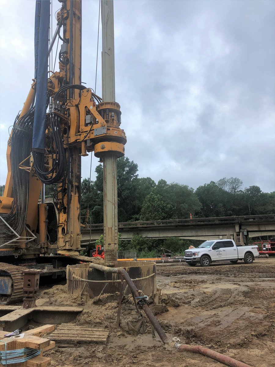 EquipCorp's tweet photo. This is large-diameter drilling in Mississippi courtesy of Hayes Drilling. The contractor used a BAUER BG 24 Drilling Rig and BAUER MAT Desanding Plant courtesy of ECA. #BAUER #BAUERMAT https://t.co/MnPKJb7vYk