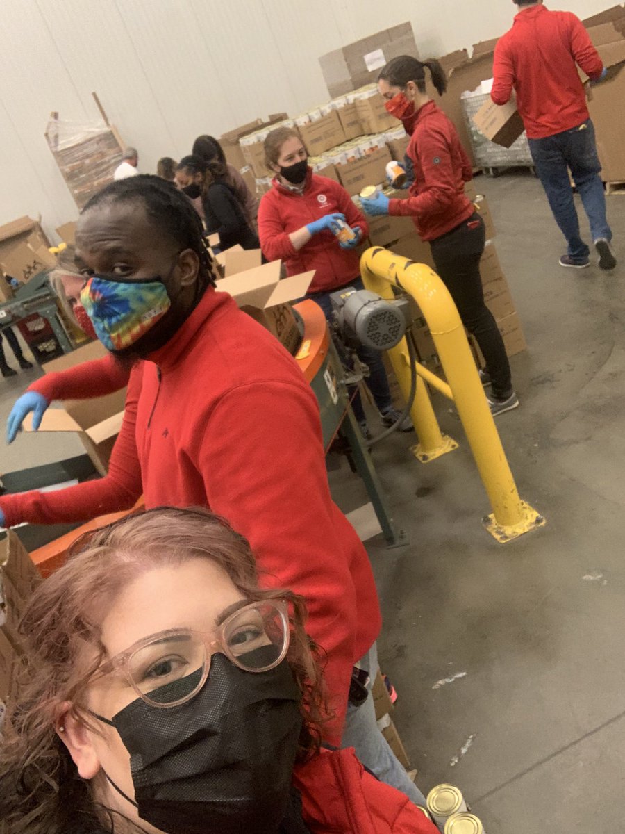ThatTargetLady's tweet photo. Thank you, Tanya and @foodbankmetrodc for an awesome volunteer experience helping pack COVID relief boxes! #community #volunteer #capitolfoodbank #T1874 #D441 https://t.co/p93PlBMjPS