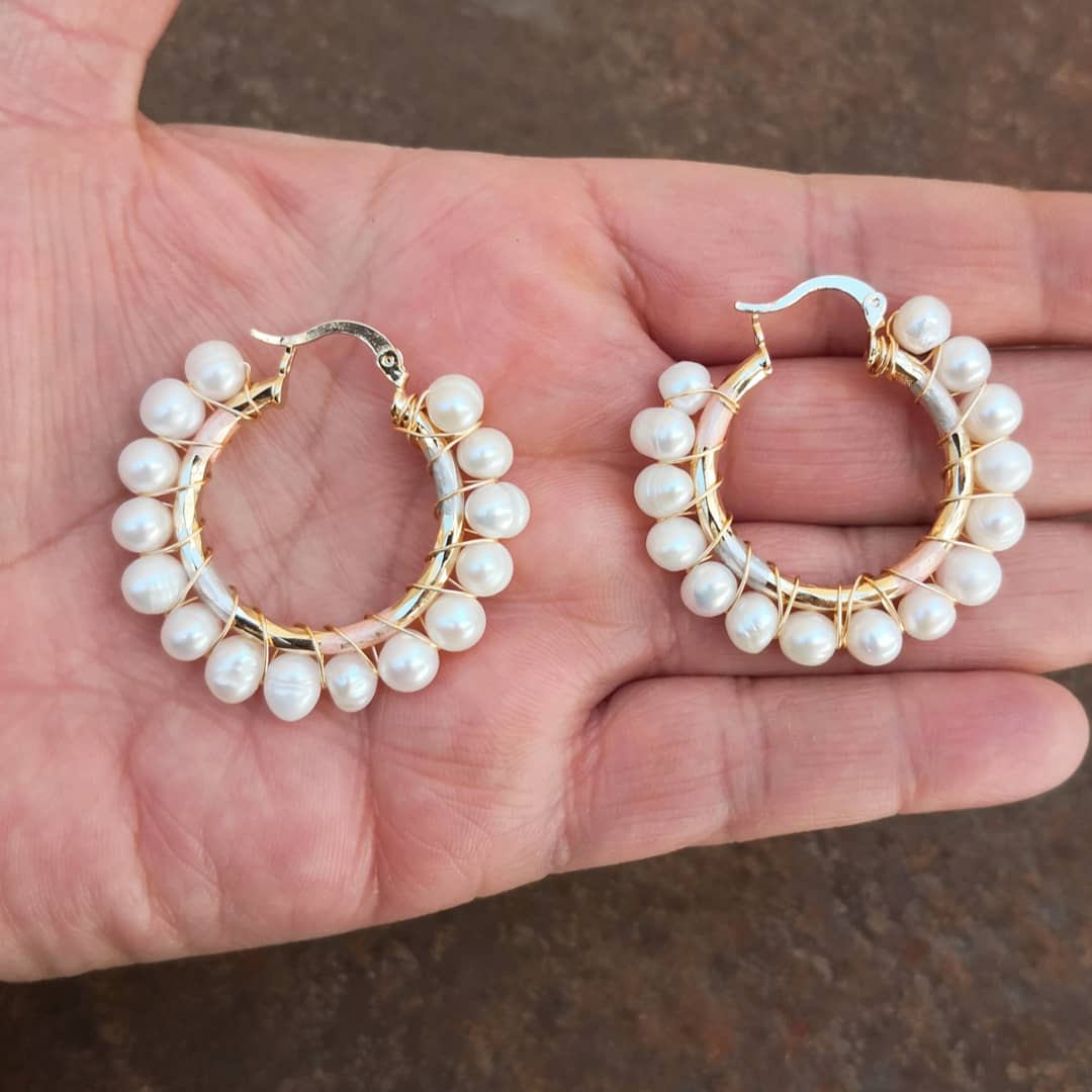Olga_Rdz_Studio's tweet photo. A R R A C A D A S 🤍
#Arracadas #Huggies #Aretes #Earrings #OroLaminado #PerlaCultivada #TradicionYVanguardia
#OlgaRodriguezStudio
#MexicanFashionDesign
📲 +521 7712549753 https://t.co/jAMwEm9Op8
📬 Envíos a toda la república mexicana 📦✈️ sin costo en #Pachuca https://t.co/pPT6NMGxrZ