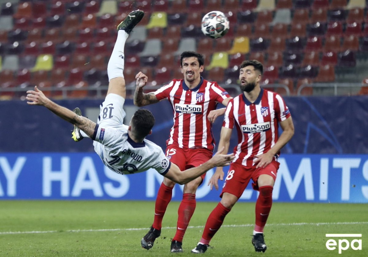 voshans's tweet photo. Voetbal is acrobatiek...
(Foto Robert Ghement)
#Giroud #CFC #ATMCFC https://t.co/x1OqoF0GIT