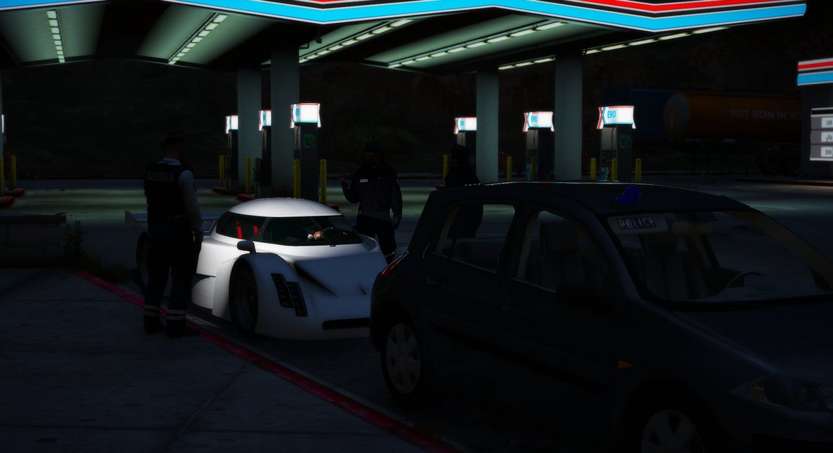 [#CartonRouge] 3 voitures sportives repérées par un équipage en voiture #banalisée. 
L'un des véhicules n'étant pas homologué, le conducteur a été verbalisé pour défaut de plaque d'immatriculation, et la non-homologation des pneumatiques ; Immobilisation

#Simulation
<a href="/StudiosDCPJ/">STUDIOS DCPJ 🇫🇷🇪🇺</a>