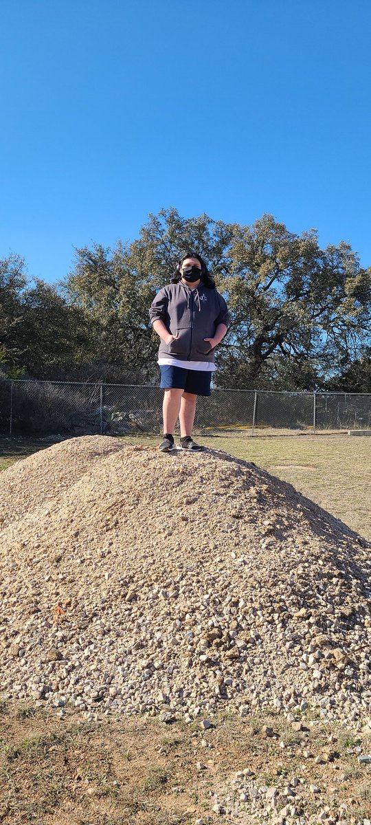 MfhsLife's tweet photo. Sometimes you just gotta get outside and soak up the sunshine 🌞 #mfhs #happydays https://t.co/S0BmMZJAHc