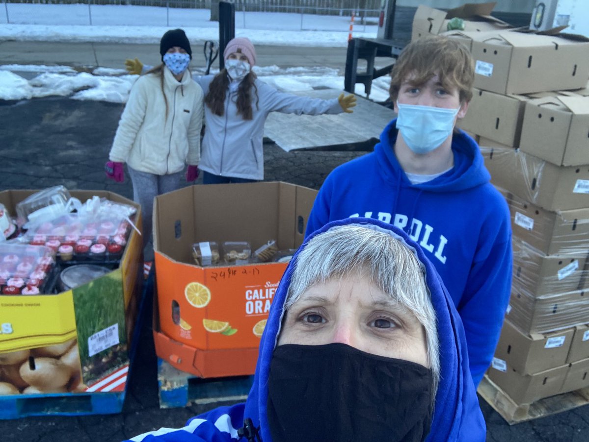 CHSrev's tweet photo. More pictures from Mobile Food Pantry https://t.co/6pdYWq1Tdh