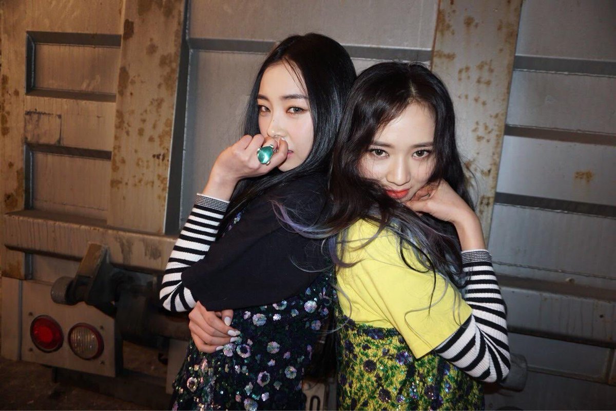 LC__Ashley's tweet photo. Happy 5 years to Galaxy 💫
갤럭시 5주년 축하축🔮🔮 https://t.co/SUOiD5V3pd