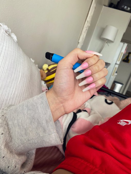 Was soo obsessed w my ombr&eacute; claws 💅🏼 . yes, I love doing the absolute most 💗😌 https://t.co/GCz3FweDh<a href="/tag/manyvids"class="tags"><span>#manyvids</span></a>