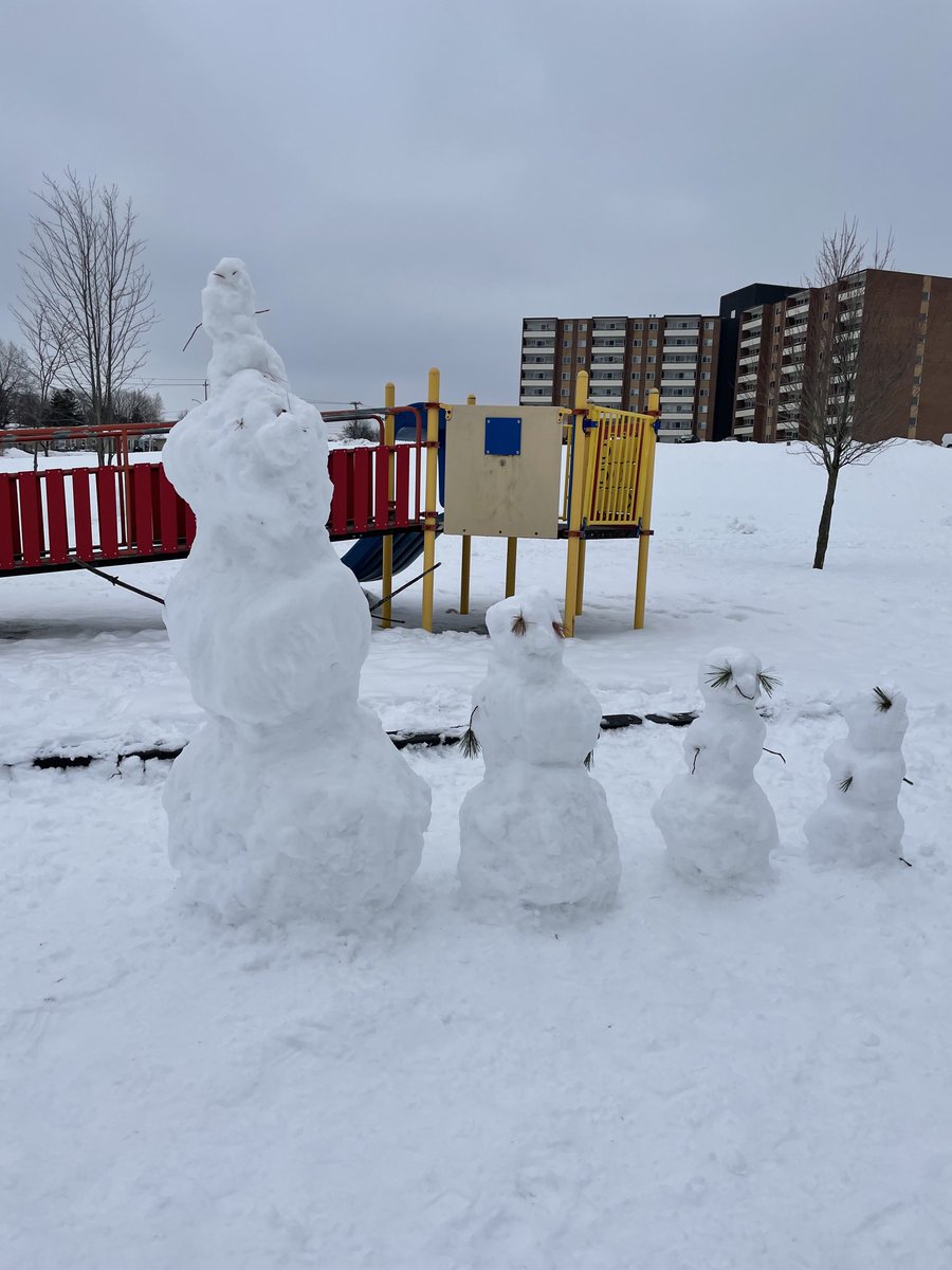 My grade 4 students ⁦<a href="/mckwrdsb/">Mackenzie King PS</a>⁩ made a snow family.  So cute.