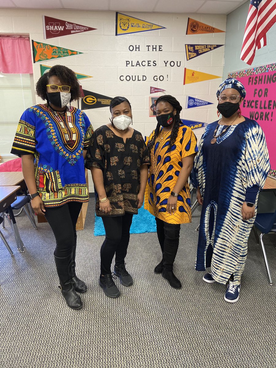 CollinsJelisa's tweet photo. Do it For the Culture #BHM #SpiritWeek @SEstarsR2  @23Steeler  @MsBriJones1 Ms. Kelly and Ms Dinkins! https://t.co/UQ6G02EktP