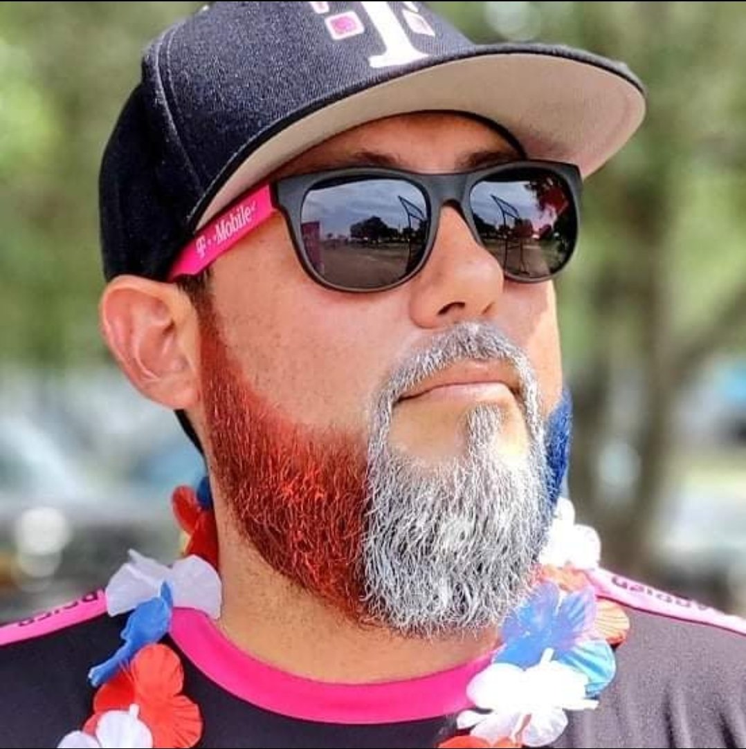 #TeamMagenta <a href="/TMobile/">T-Mobile</a> <a href="/TChainzDC/">TChainz⛓</a> 2018 4th of July. First year with the @TmobileTruckRGV #onionfest