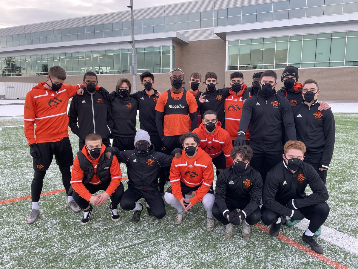 dropgard's tweet image. Proud to have the @GoTRUWolfPack men's soccer team all out playing safely in their new Dropgard sport masks! Get after it guys and glad to see you back in the game!
#breathefreely #playsafely #sportmask #TRUWolfPack