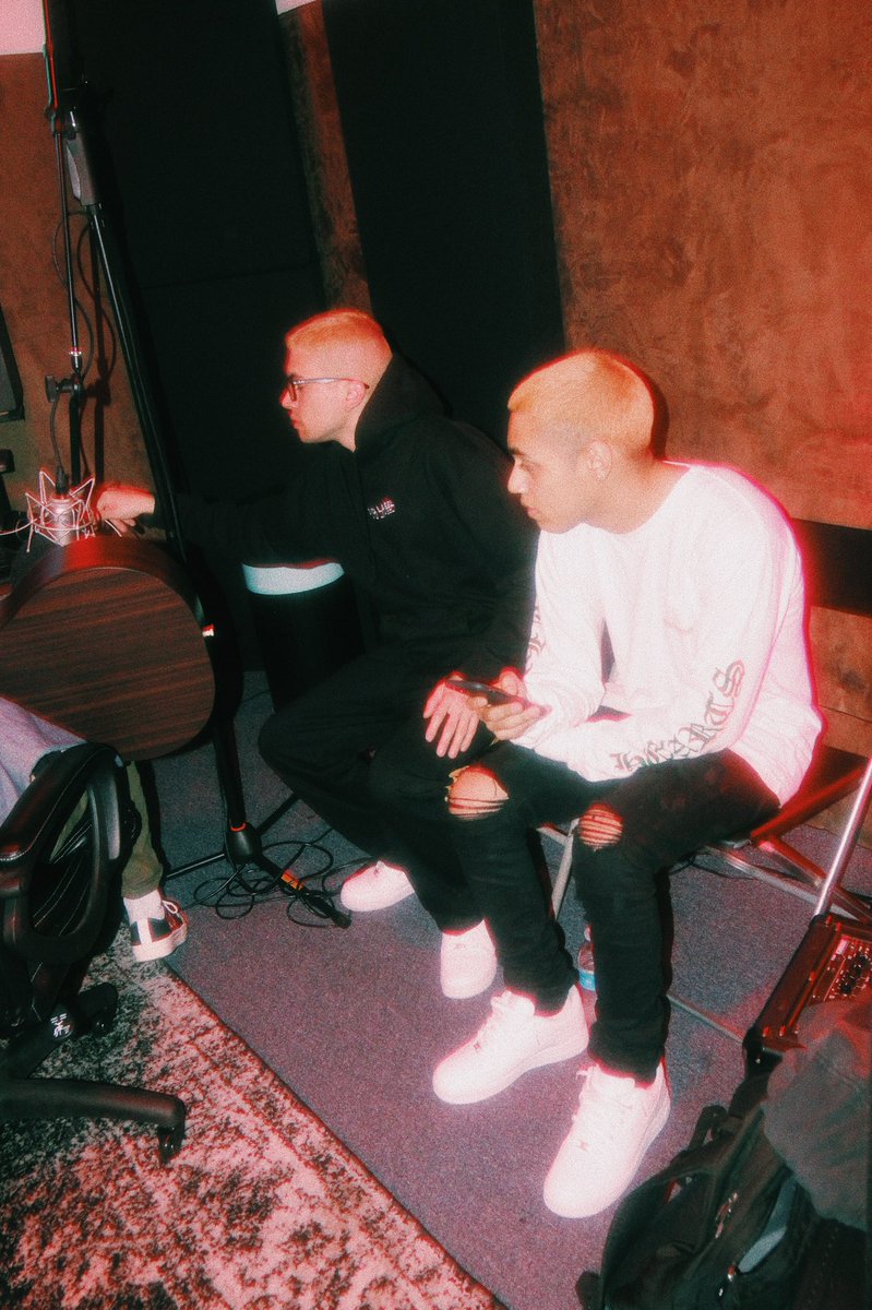 byjustjake's tweet image. life won’t slow down so why should I? 🥂🎭