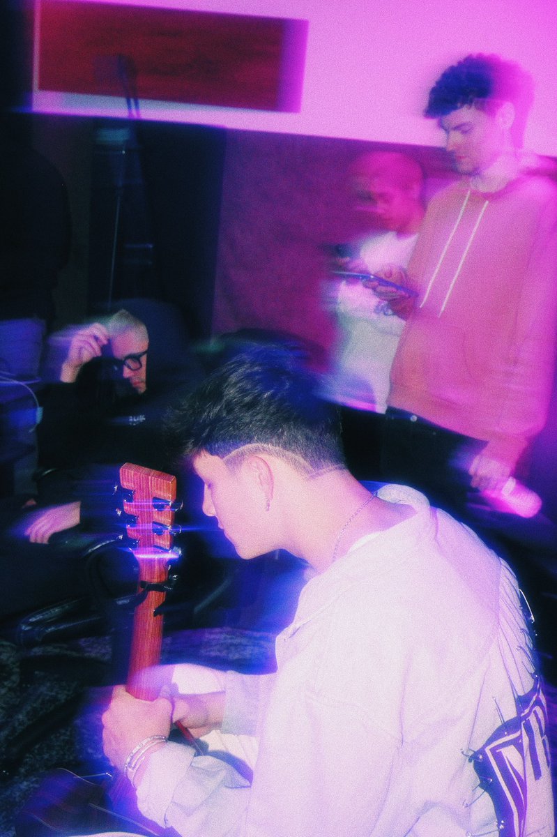 byjustjake's tweet image. life won’t slow down so why should I? 🥂🎭