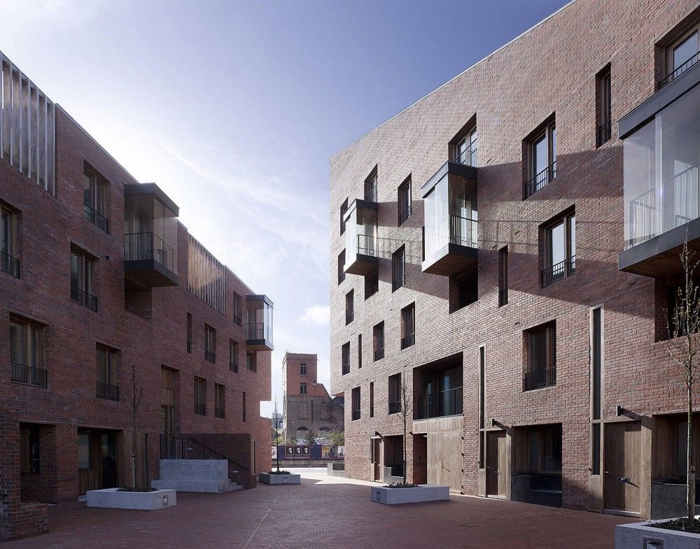 Speedmaster72's tweet image. #MiercolesEnladrillado 
Sheila O'Donnell y John Tuomey: Timberyard Social Housing (Dublín. 2009).

Viviendas de realojo junto a escuelas y otros servicios, sostenibles, y cuyo patio triangular proporciona un espacio social.
El ladrillo y la madera se hacen eco de su entorno.