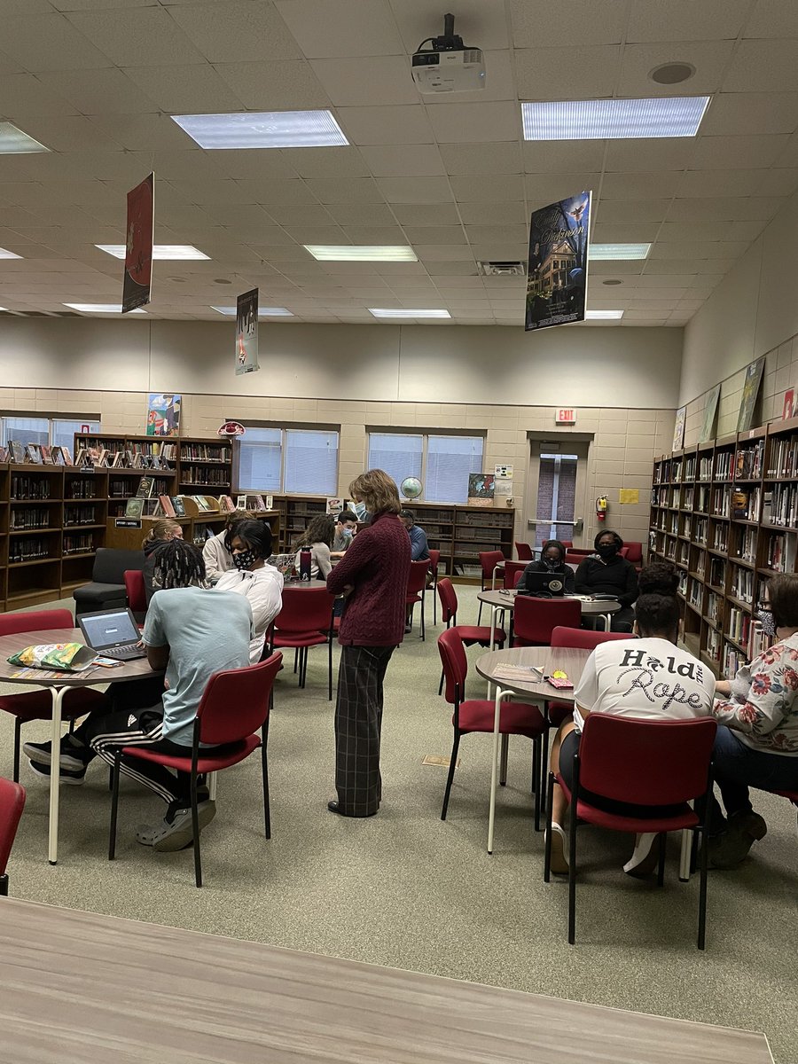 FAFSA Workshop! Gettin’ these Wildcats PAID! ☺️💰 #collegebound #RHHS #weareRH #BetterTogether <a href="/RichmondHill_HS/">Richmond Hill High</a>