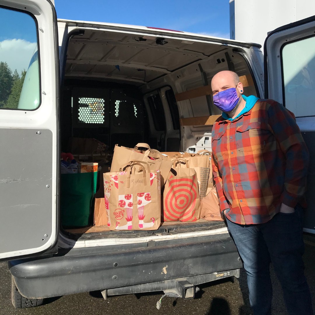 It's a beautiful day for a food drive! Thank you, Ridwell, for  collecting 574 pounds of food from clients throughout Tacoma today!