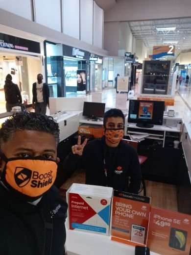 4_likewize's tweet image. BoostShieldsUp 🛡️!
Had a great time speaking with @pramesbaskota today this young superstar is ready to turn up go check him out at Arundal Mills Mall near the TJ Max. 
@BoostMikeBoost 
@Tomware
@MrWireless4 
@BoostShield