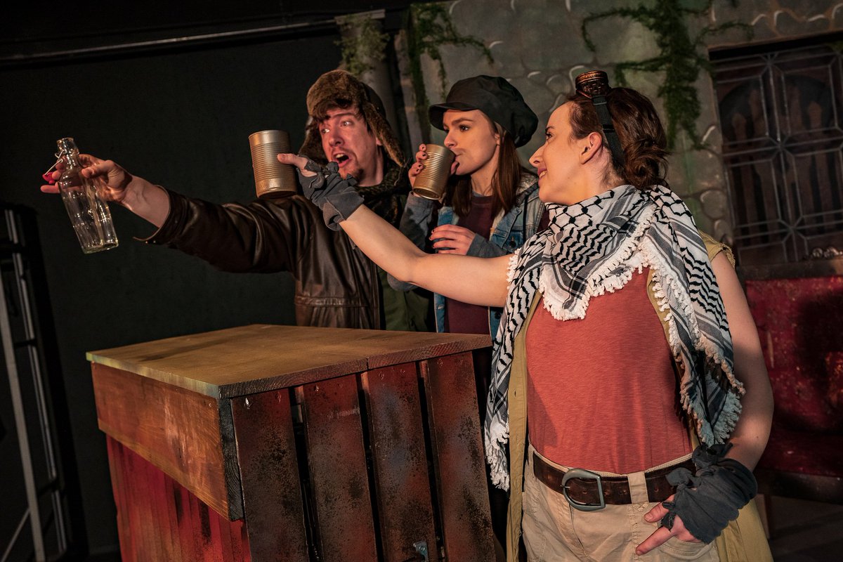 It's #TakeoutTuesday and we love any reason to #ShopSmall and #ShopLocal. What's your dinner plans tonight, VFRiends?
📷: Lily Shea Photography, HENRY V